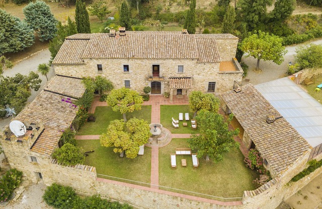 Masia Calonge. 4km from the beach and with pool