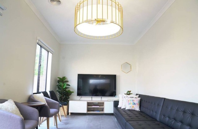 Massive 9BRM Rental House for big group in Melbourne