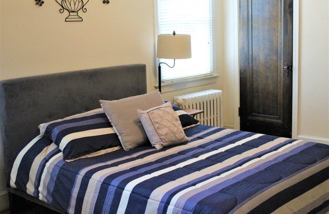Master Bedroom-attached Private Bath in Pristine DC Location