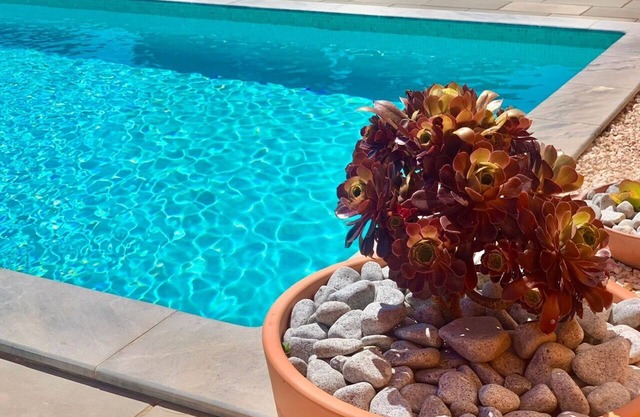 Master suite on Penina golf course, quiet and close to town centers and beaches