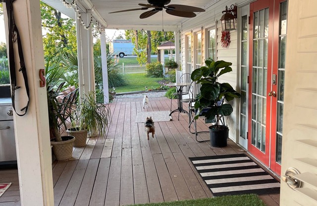 Master suite with private deck in a beautiful house between Savannah & HHI
