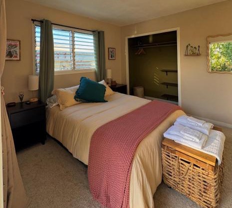 Master Suite with Private Bath 15 min from beach