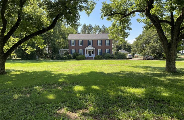 Masters rental - Historic federal in the heart of Edgefield county