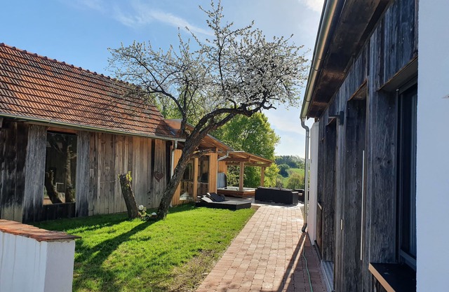 "Max" in the feel-good oasis on the Trausdorfberg - with sauna/whirlpool
