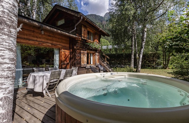 Mazot Les Tines, with hot tub