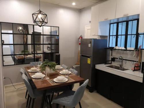 MC residence 5 w/Netflix,100Mbps Wifi, hot shower