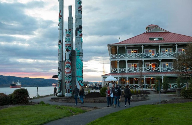 McMenamins Kalama Harbor Lodge