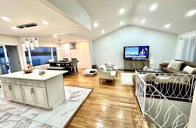 Me-Skye Waterfront Retreat