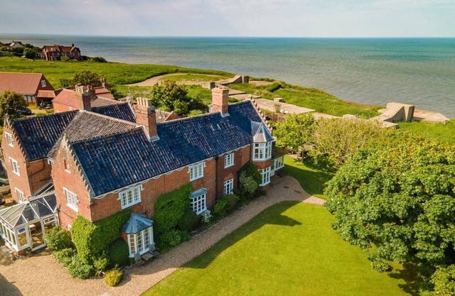 Meadow Manor - Seven Bedroom Villa, Sleeps 14