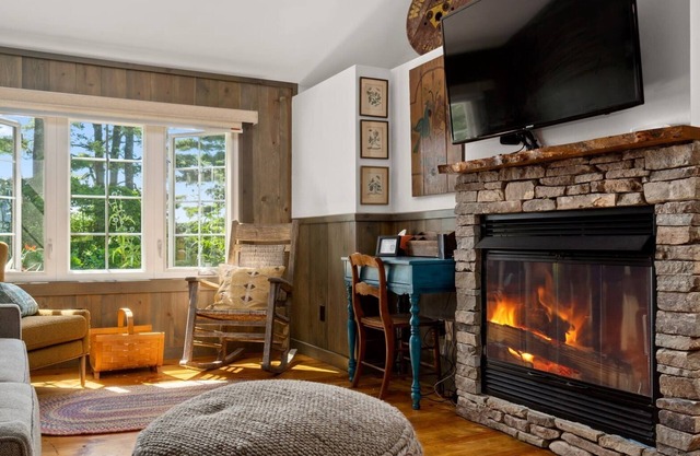 Meadow Top Cottage: cozy winter escape!