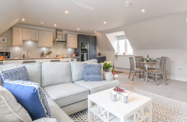 MEADOW VIEW, BREDFIELD, family friendly in Woodbridge