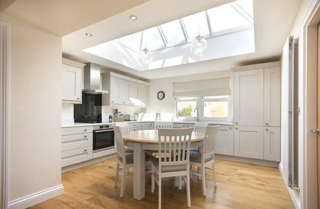 MEADOW VIEW, pet friendly, country holiday cottage in Alnwick