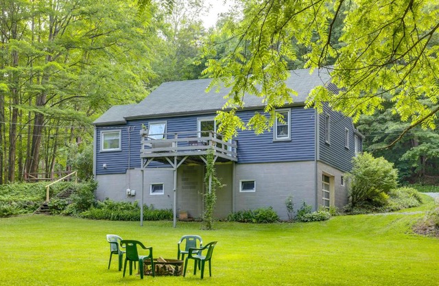 Meadville Home Private Yard and Fishing Nearby