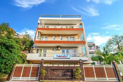 Medical friendly 2 BR near Fortis -Parfait Street
