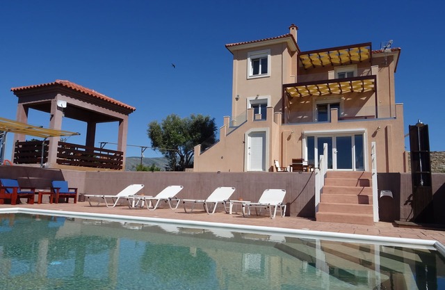 MELILOFOS Suite Ground Floor Poolside