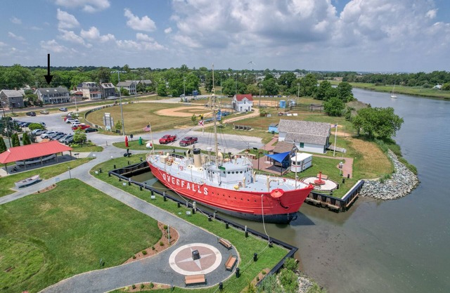 Memory-Making Seaside Escape in Historic Lewes - Coastal Charm, Canalside Allure