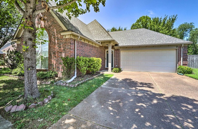 Memphis House w/Yard 25 Minutes to Beale Street!