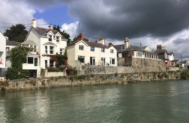 Menai Bridge Lovely seafront cottage with beautiful views of the Straits