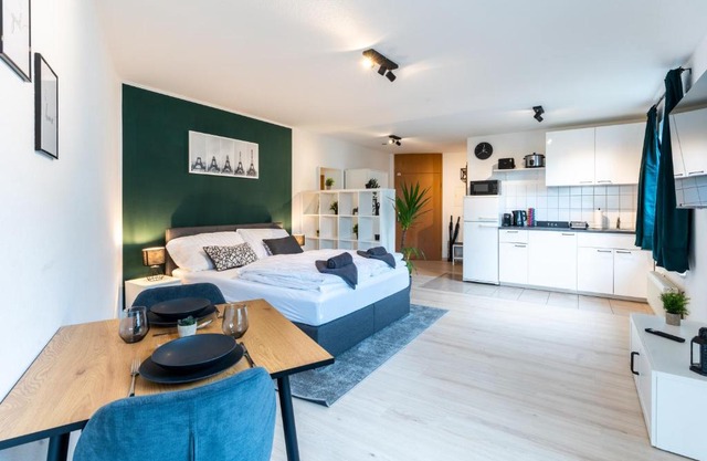 Mercedes I Stuttgart I Kitchen I Home Office I Parkplatz