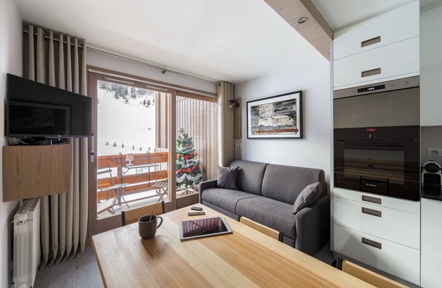 MERIBEL MOTTARET 3 ROOMS FAMILY REDESIGNED - SKIS AND SHOPS AT THE FEET