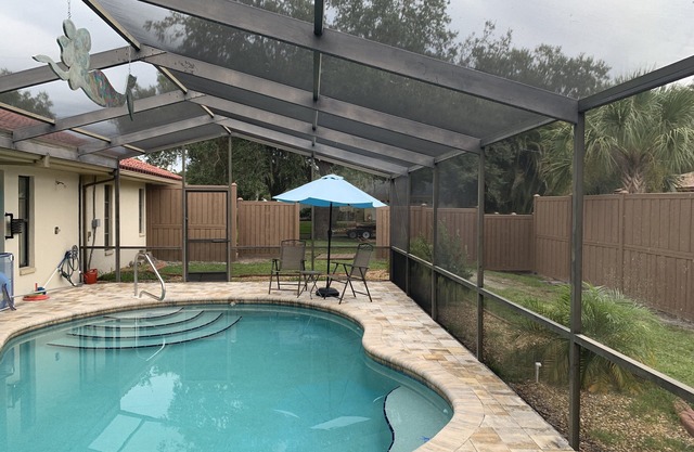 Mermaid House - Heated Salt water Pool/lake!
