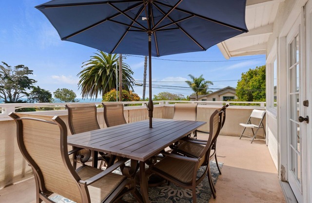Mesa Gem: Charming Coastal Stay
