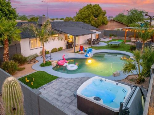 Mesa Resort with Free Heated Pool, Hot Tub, King Bed, and Yard Games