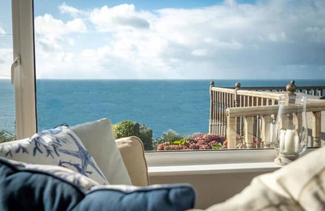 Mesmerising sea views above the beach Cornwall.nn