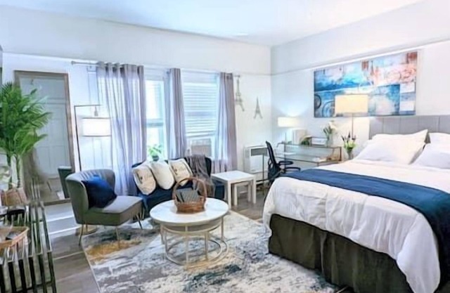 Metro Paris - 3 Day Minimum - Secluded Studio Near the Beach