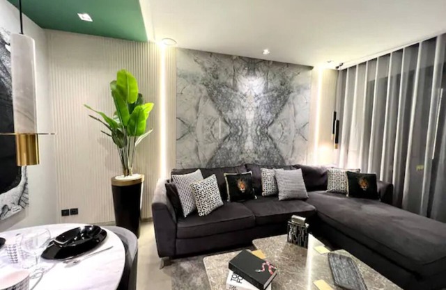 Metropolitan 06-Two Bedrooms TV 75' Cavalli Luxury