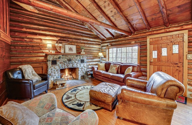 Michigan Log Cabin w/Pere Marquette River Views