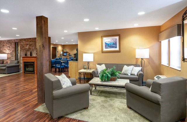 Microtel Inn & Suites by Wyndham Raton