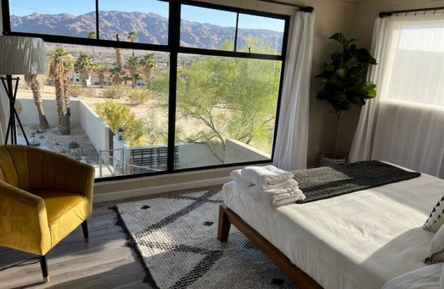 Mid Century 5 Bedroom Villa with Pool