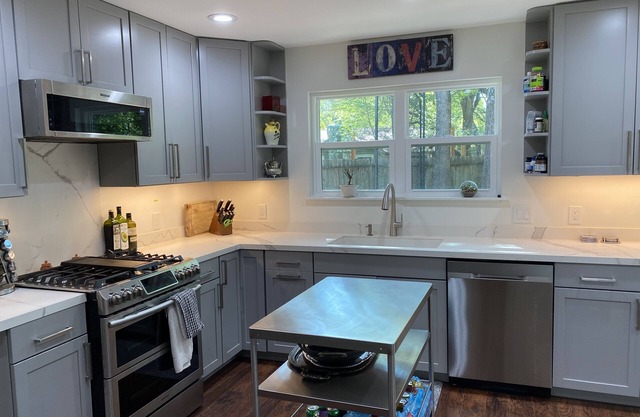 Mid Century Family Estate near the Domain, Arboretum, & most TECH employers