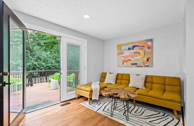 Mid-Century Home,4BDR, 3 LVL, Close To IAD Airport