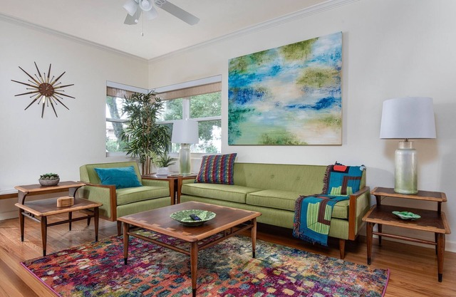 Mid Century Luxury, 1 block from Park Ave (#3)