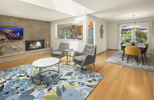 Mid century modern retreat w/expansive garden and central A/C