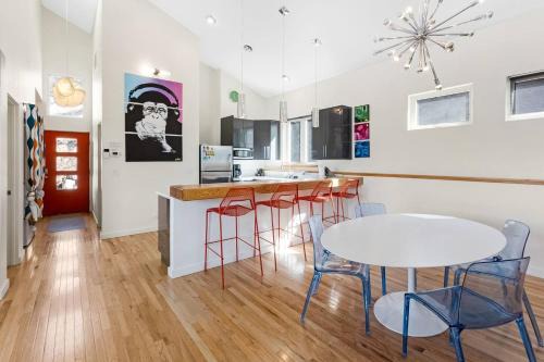 Mid-century Modern Escape Hikingbiking Nearby!