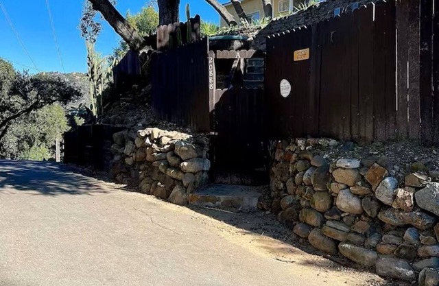 Mid Century Modern Bungalow just steps from Topanga State Park