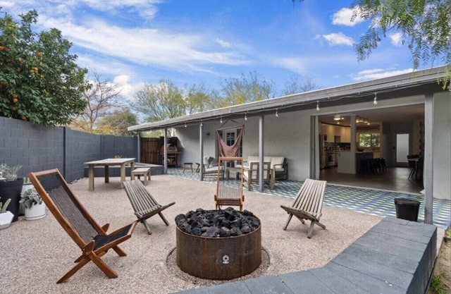Mid-Century Stunner/Large Yard and Patio for Indoor/Outdoor Living