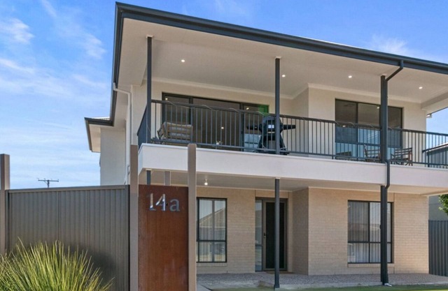 Mid Coast Surf & Vines by Wine Coast Holidays