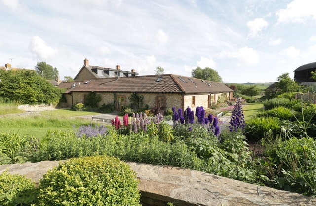 MIDDLE FARM ANNEX, family friendly, with open fire in Long Bredy