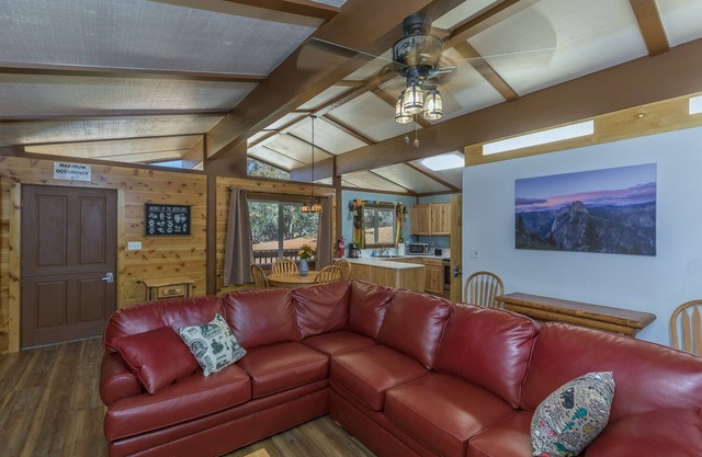 Midpines Cabin-private, peaceful mountain cabin- 30 miles to Yosemite entrance!