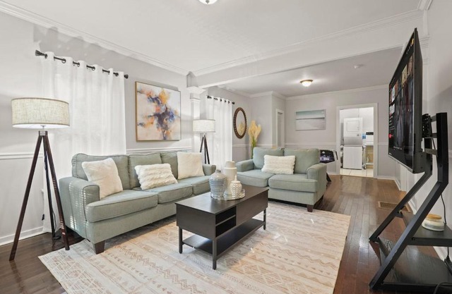Midtown 2BR Home Near DT and G Aquarium