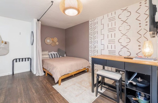 Midtown Getaway: Trendy Studio Heart of Reno