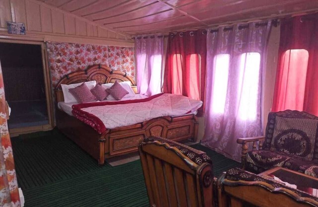 Midway home stay