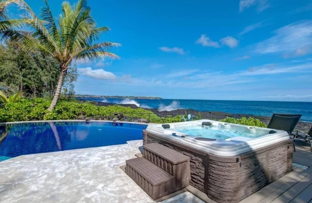 Mika Kai 4 bd w/Pool and Hot Tub - Epic Spot for Whale Watching!
