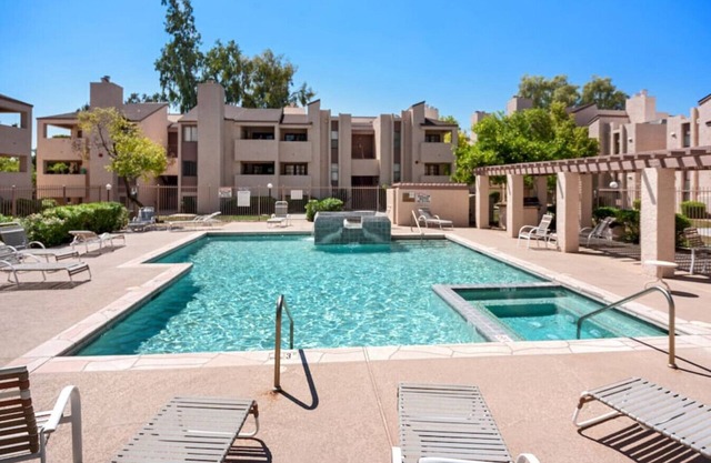 Mike's #124 · Cozy 1bd in ❤ of Old Town | Heated Pool, HotTub