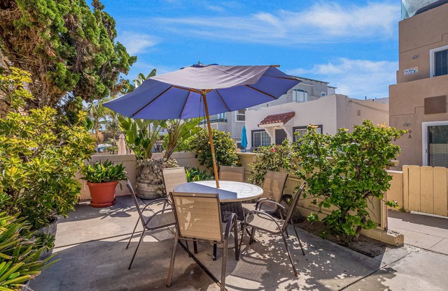 Mike's Place at the Beach Charming home with nice patio 60 steps from beach & boardwalk