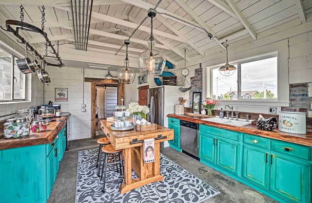 'Milk Parlor' A Vintage-Chic Country Retreat
